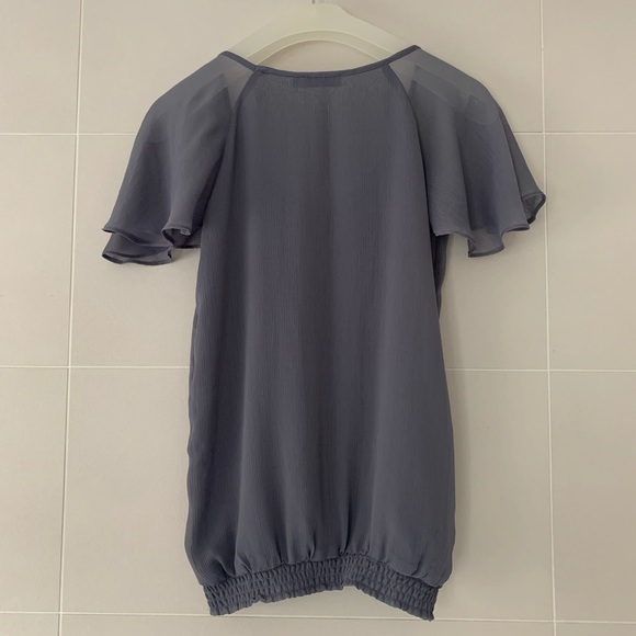 💫 Grey Flutter Sleeve Tee with Studs and Jewels Sz 0 - Picture 2 of 2